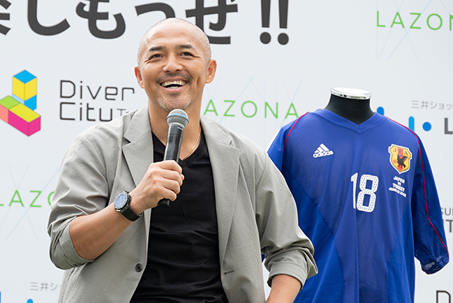 サッカー界のレジェンド 小野伸二さん、槙野智章さんが登場した サッカー体験イベント「みんなでサッカー楽しもうぜ！」プロモーションイベントの写真