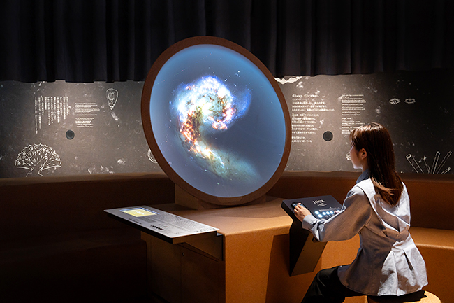 日本科学未来館の新規常設展示「量子コンピュータ・ディスコ」「未読の宇宙」とリニューアルした「ジオ・スコープ」の日本科学未来館の新規常設展示「量子コンピュータ・ディスコ」「未読の宇宙」と、リニューアルした「ジオ・スコープ」のレポート画像